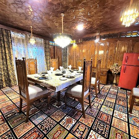 Aziz Palace Group Of Houseboats Srinagar  Exterior photo
