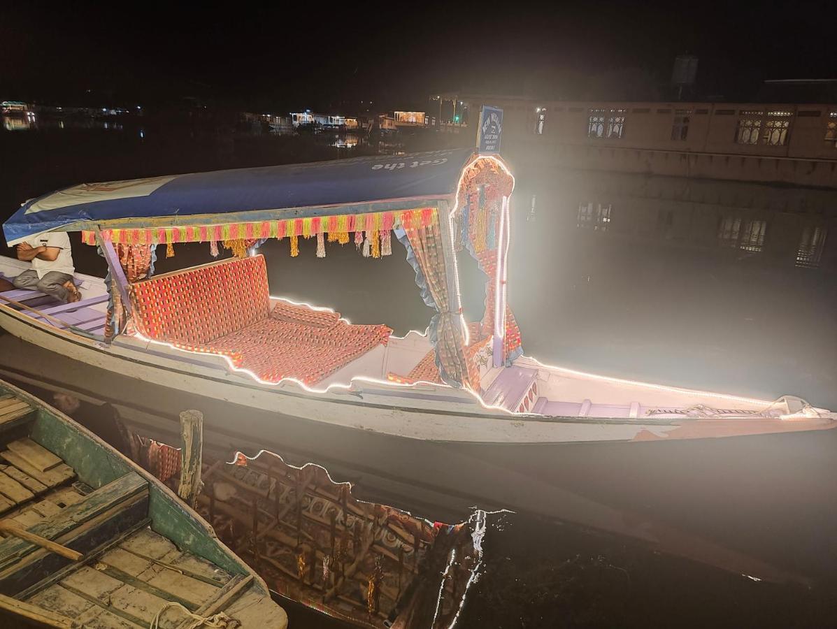 Aziz Palace Group Of Houseboats Srinagar  Exterior photo