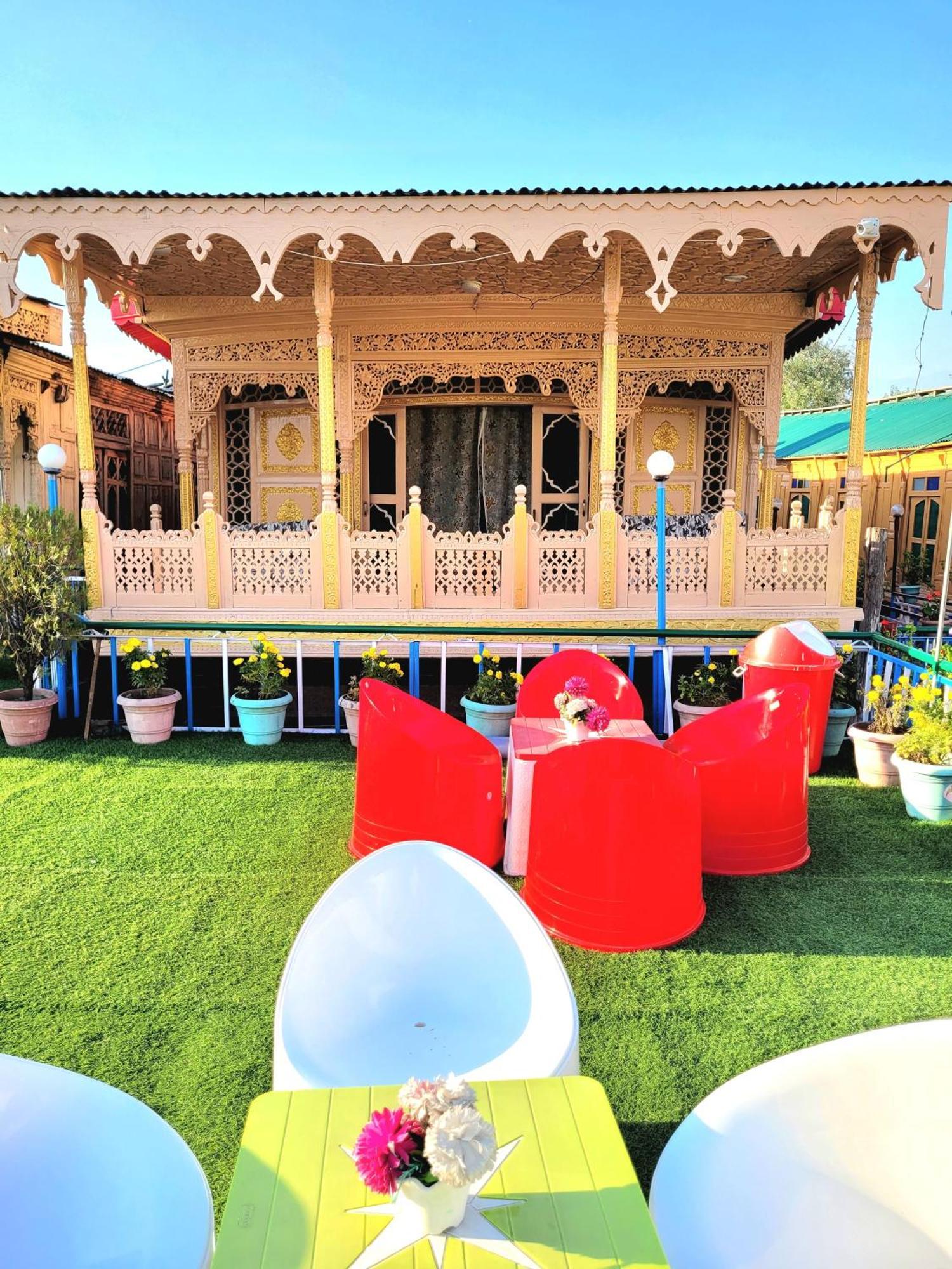 Aziz Palace Group Of Houseboats Srinagar  Exterior photo