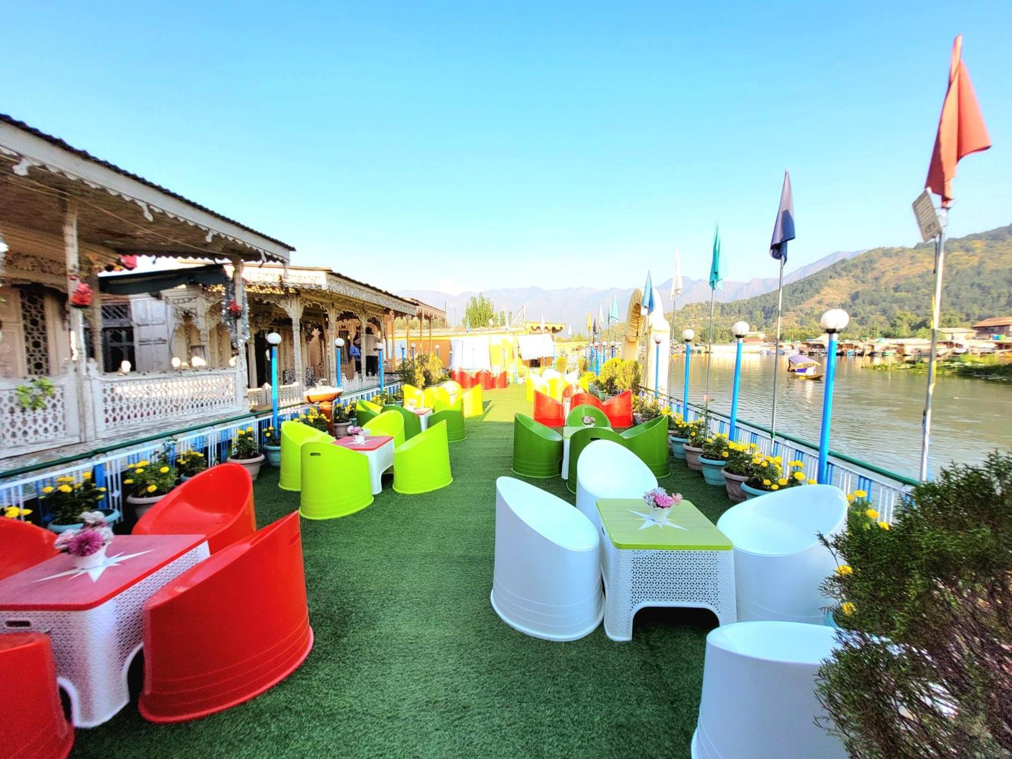 Aziz Palace Group Of Houseboats Srinagar  Exterior photo