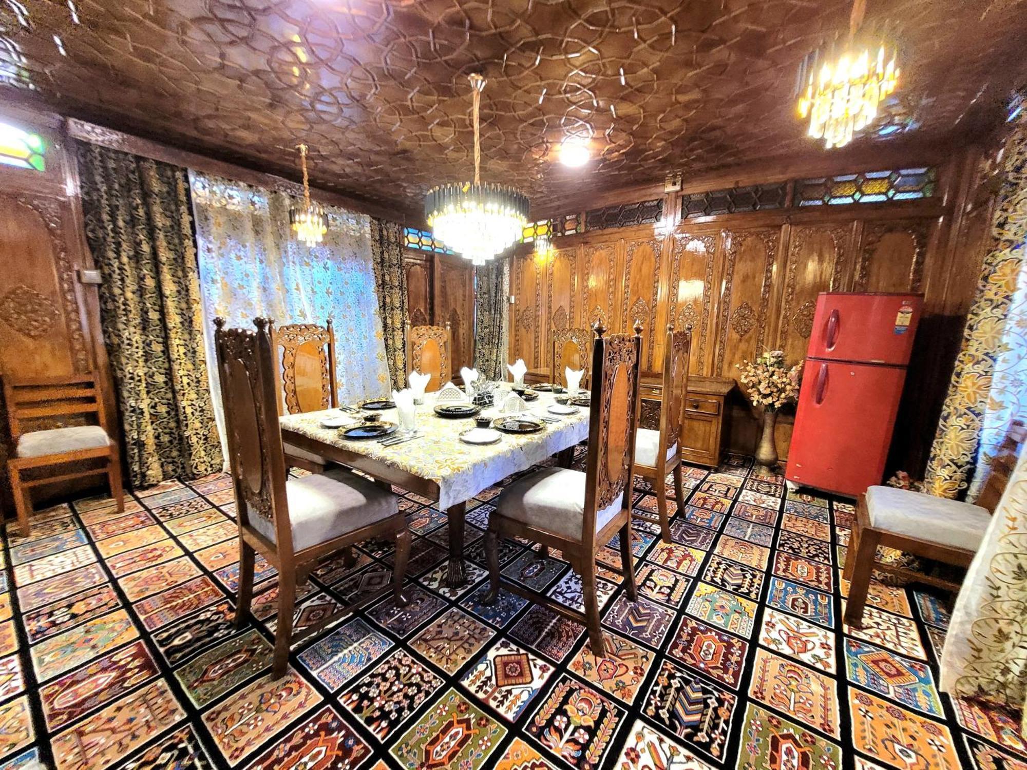 Aziz Palace Group Of Houseboats Srinagar  Exterior photo