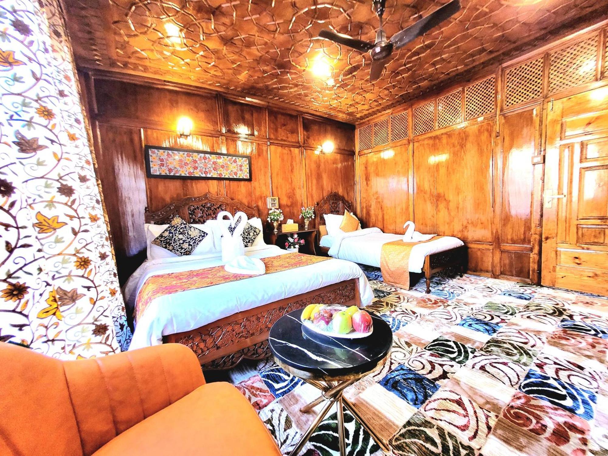 Aziz Palace Group Of Houseboats Srinagar  Exterior photo