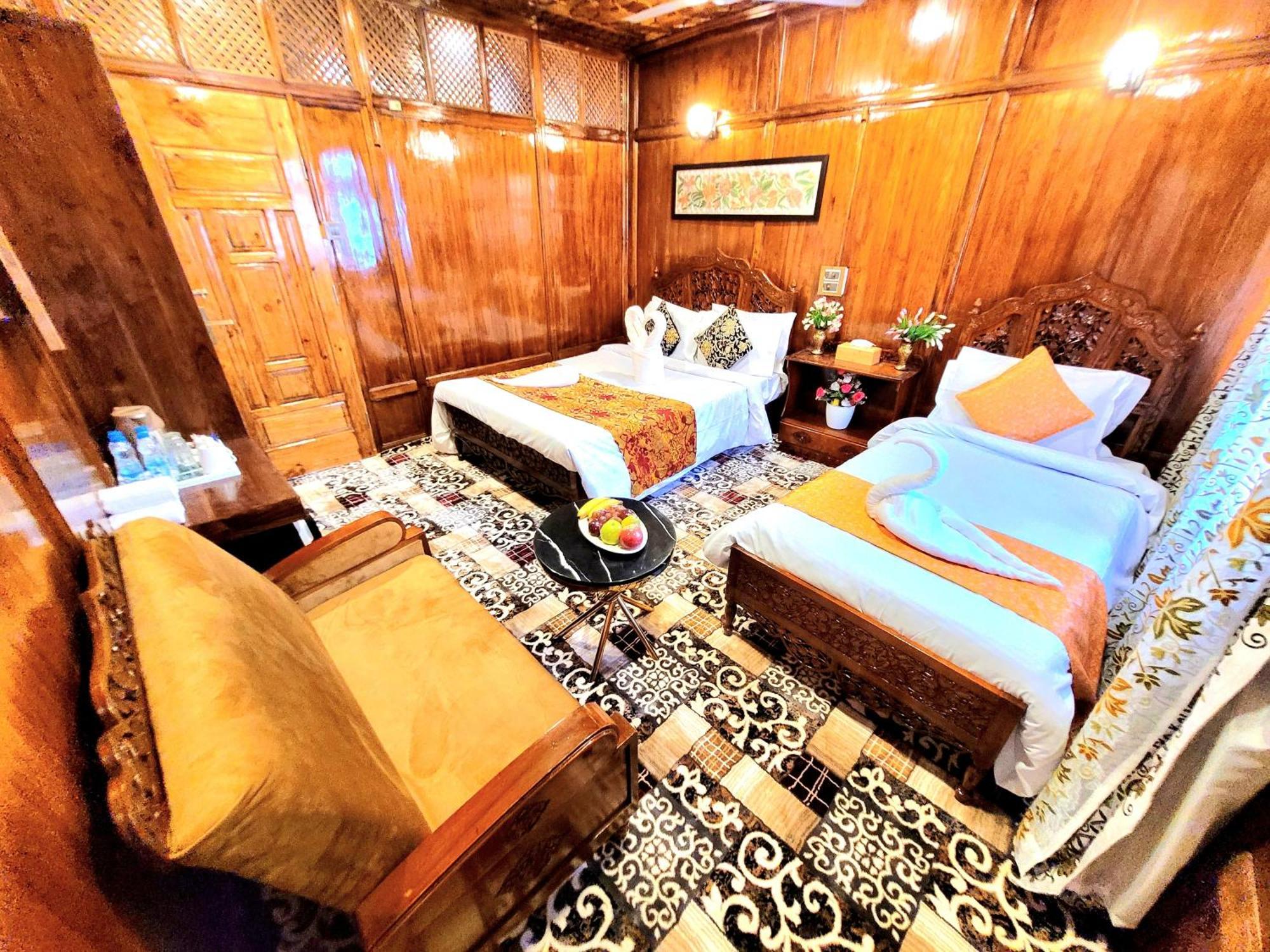 Aziz Palace Group Of Houseboats Srinagar  Exterior photo
