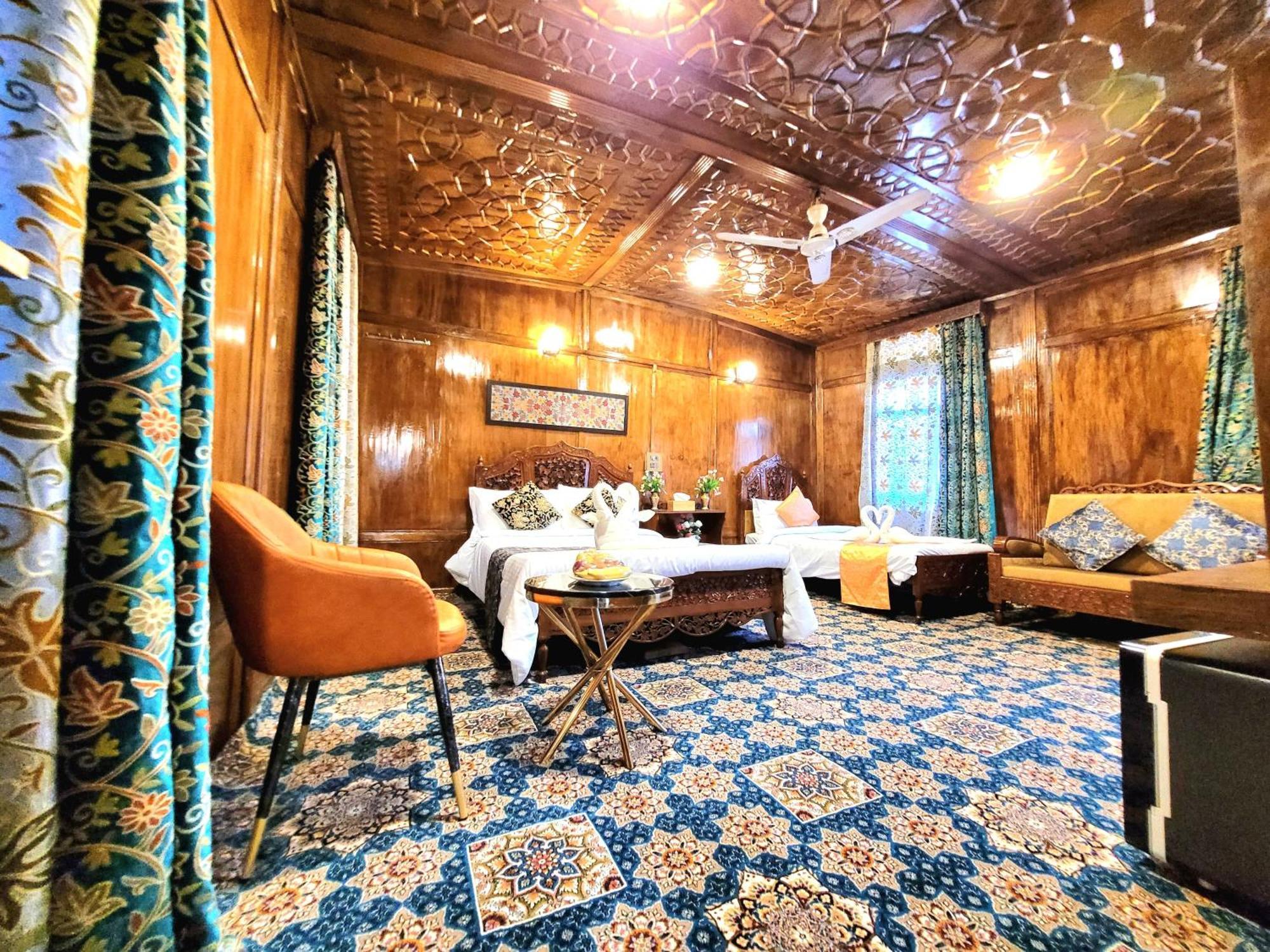 Aziz Palace Group Of Houseboats Srinagar  Exterior photo