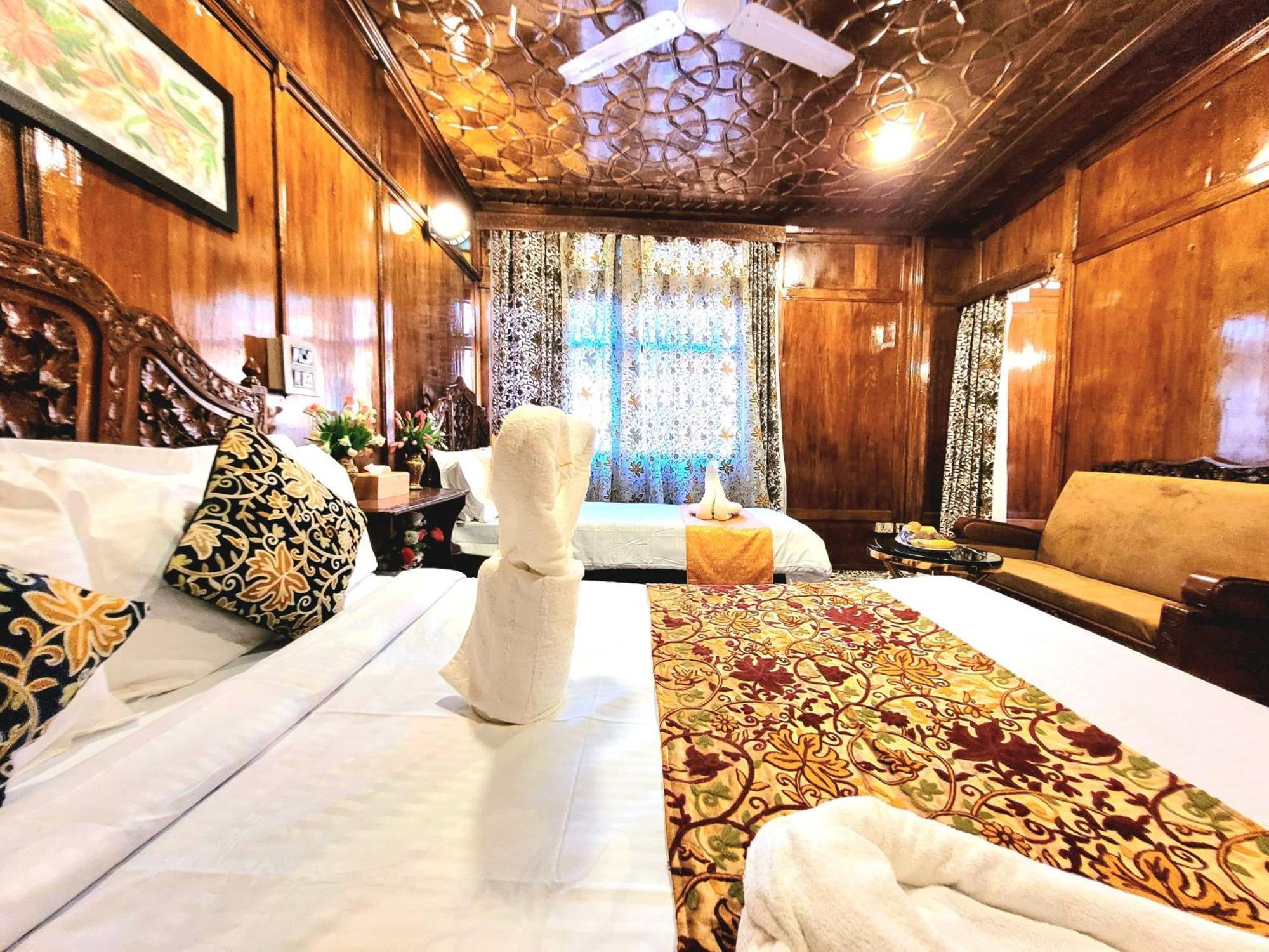 Aziz Palace Group Of Houseboats Srinagar  Exterior photo
