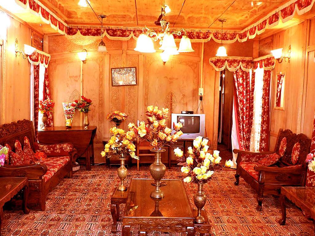 Aziz Palace Group Of Houseboats Srinagar  Exterior photo