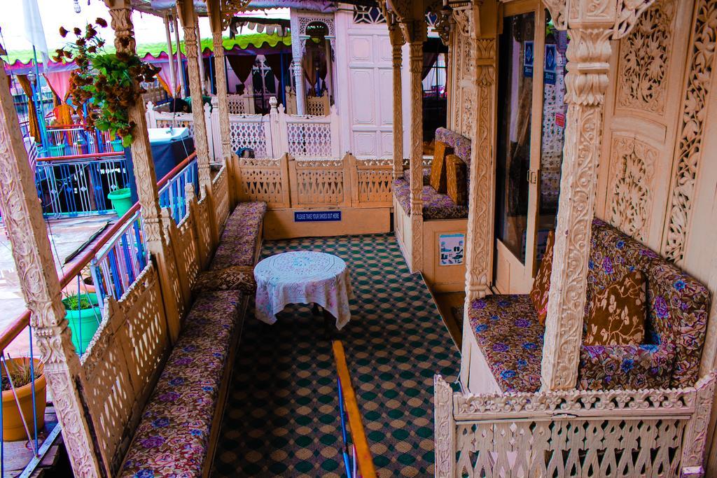 Aziz Palace Group Of Houseboats Srinagar  Exterior photo