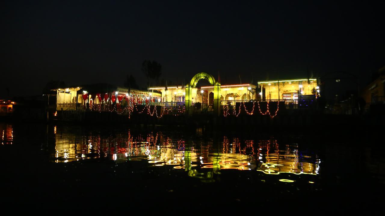 Aziz Palace Group Of Houseboats Srinagar  Exterior photo